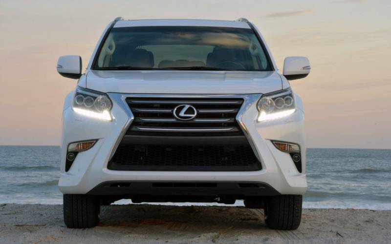 Comparison Lexus GX 460 Luxury 2015 vs Toyota 4Runner TRD OFF